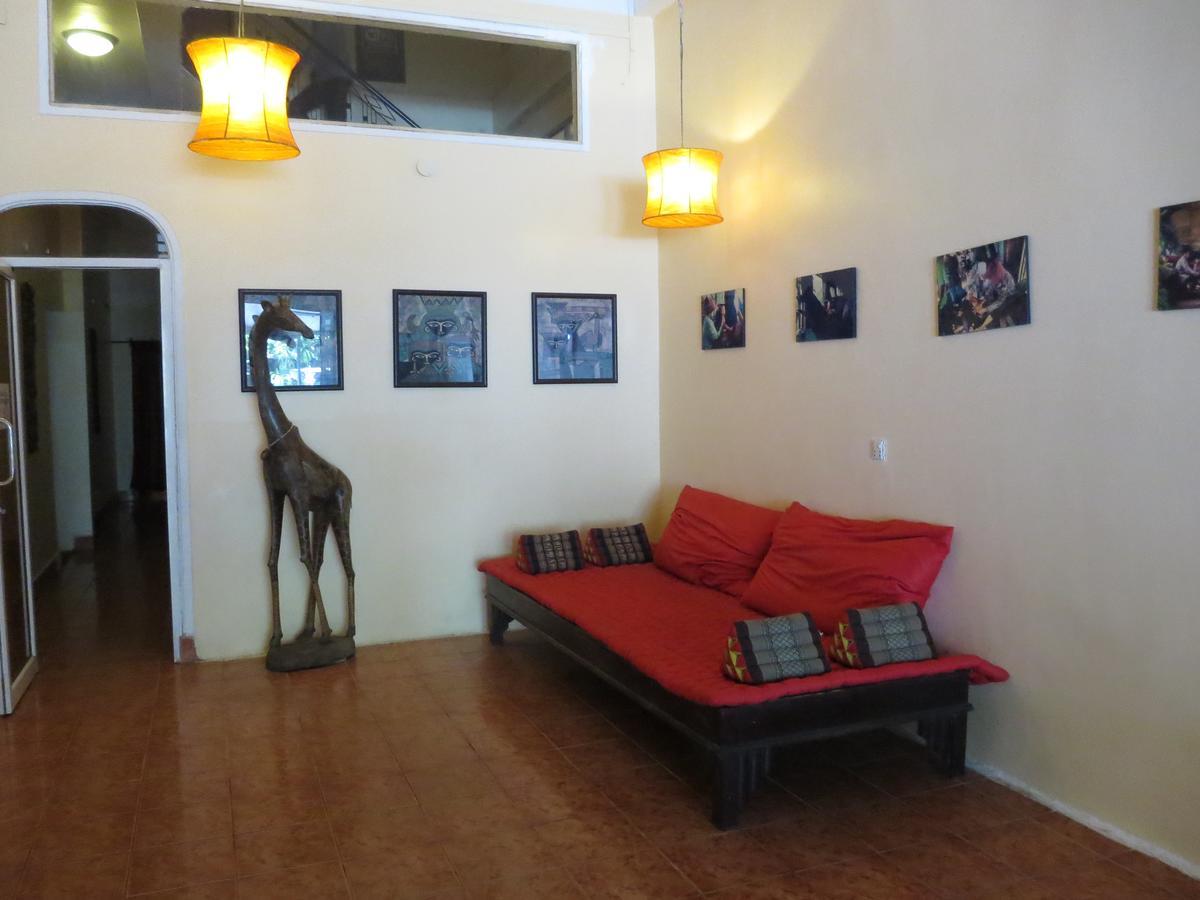 Goldie Guesthouse Phnom Pen Exterior foto