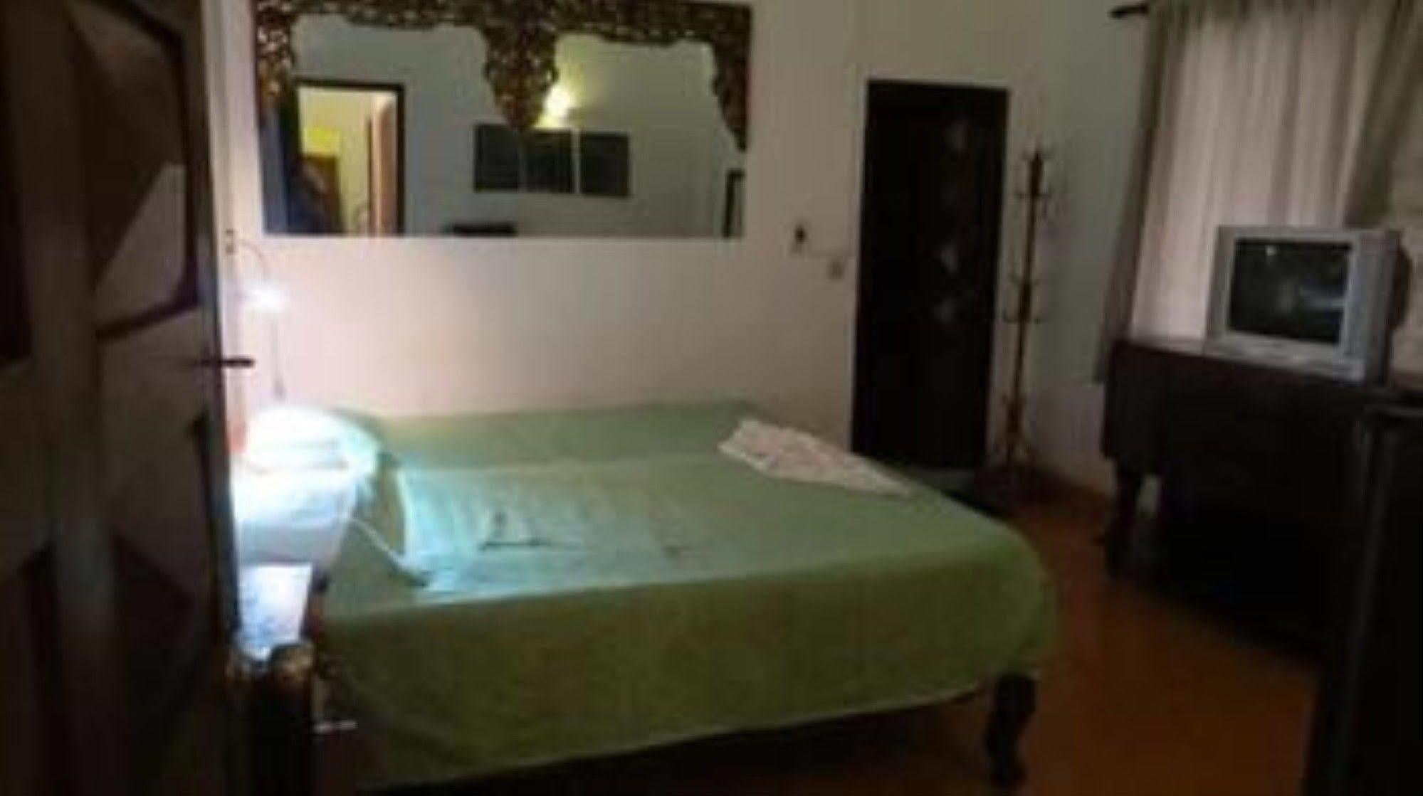 Goldie Guesthouse Phnom Pen Exterior foto
